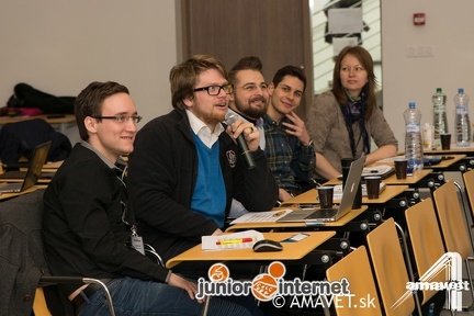 Junior Internet 2015-11